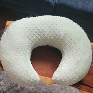 Soft Textured Nursing Pillow
